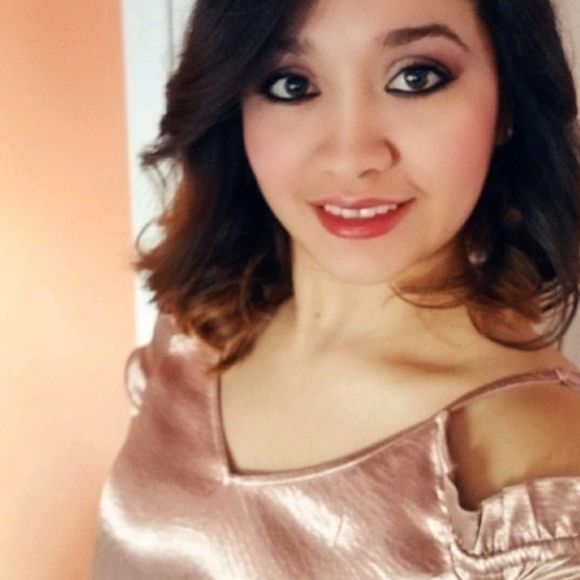 Meet your Posher, Anahi - Picture 1 of 1